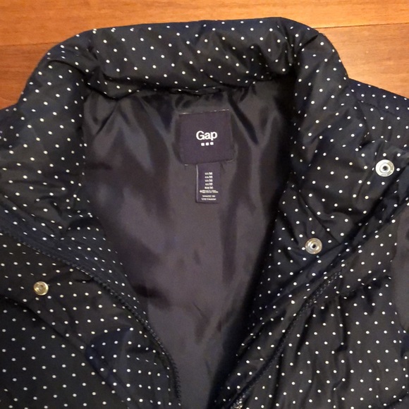 GAP vest.💙🤍 - Picture 3 of 5